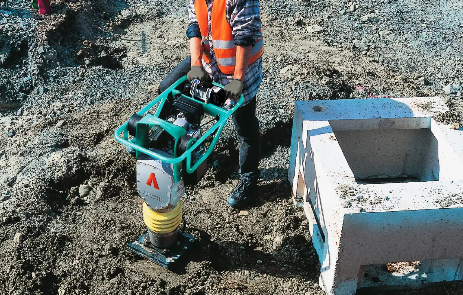 Ammann ACR 70 D döngölőbéka - Case Építőgépek