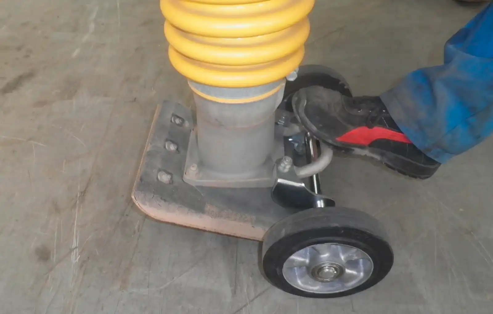 Ammann ACR 70 D döngölőbéka - Case Építőgépek