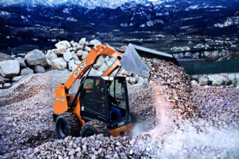 kompakt rakodógép, CASE SR240B